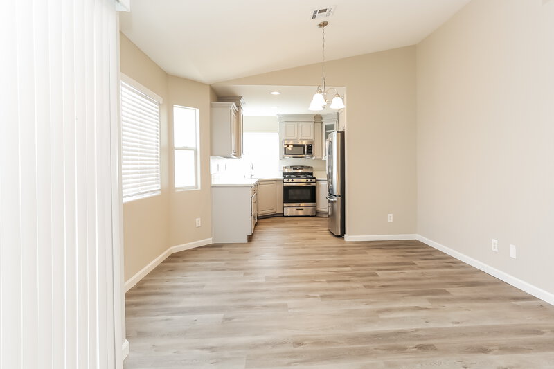 2,045/Mo, 524 Stonehurst Dr North Las Vegas, NV 89031 Dining Room View