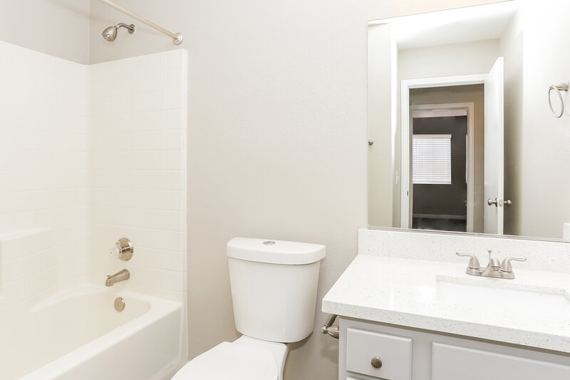 2,045/Mo, 524 Stonehurst Dr North Las Vegas, NV 89031 Bathroom View