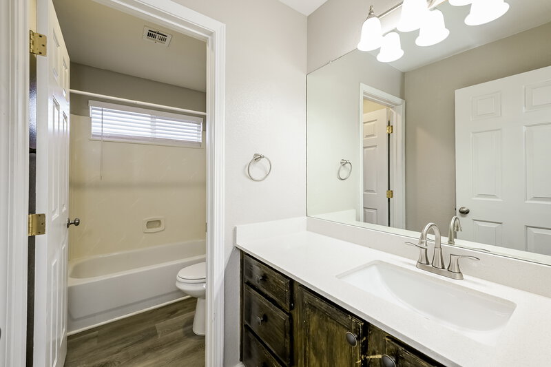 2,180/Mo, 9134 Mountain Maple Ct Las Vegas, NV 89148 Bathroom View