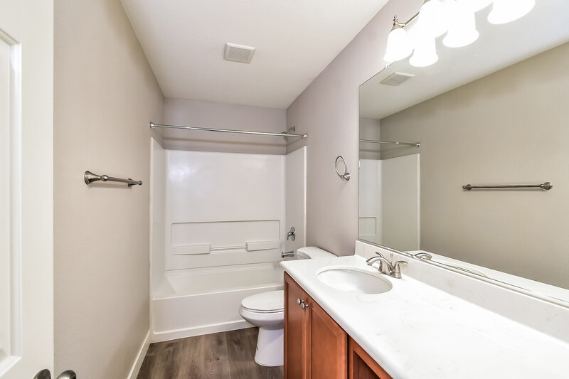 2,090/Mo, 9004 Tropical Tide Ct Las Vegas, NV 89149 Bathroom View