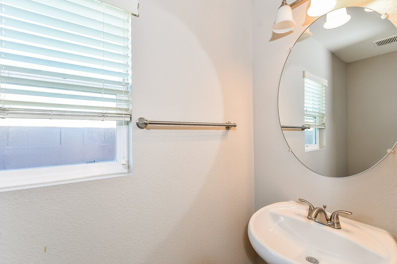 2,090/Mo, 9004 Tropical Tide Ct Las Vegas, NV 89149 Bathroom View 2