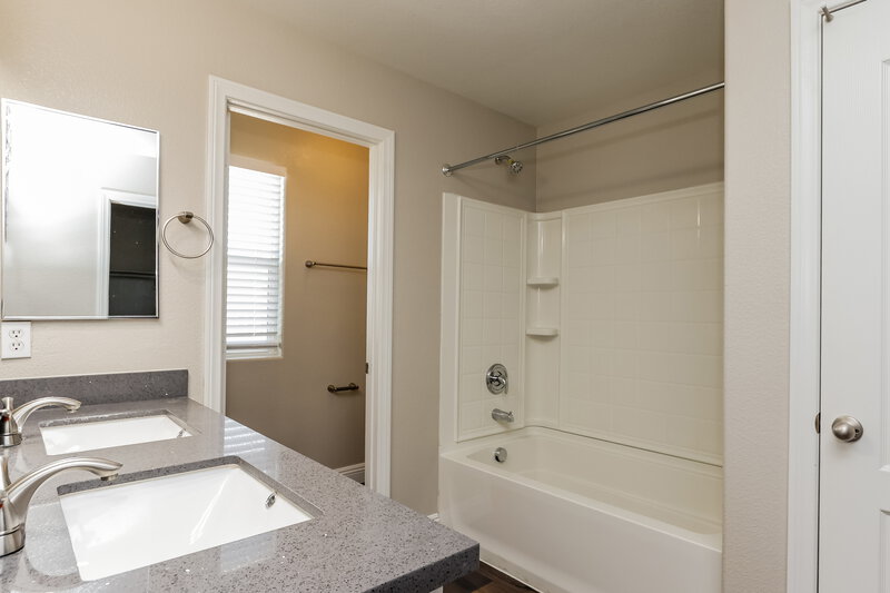 2,425/Mo, 7458 Earnshaw Ave Las Vegas, NV 89179 Main Bathroom View