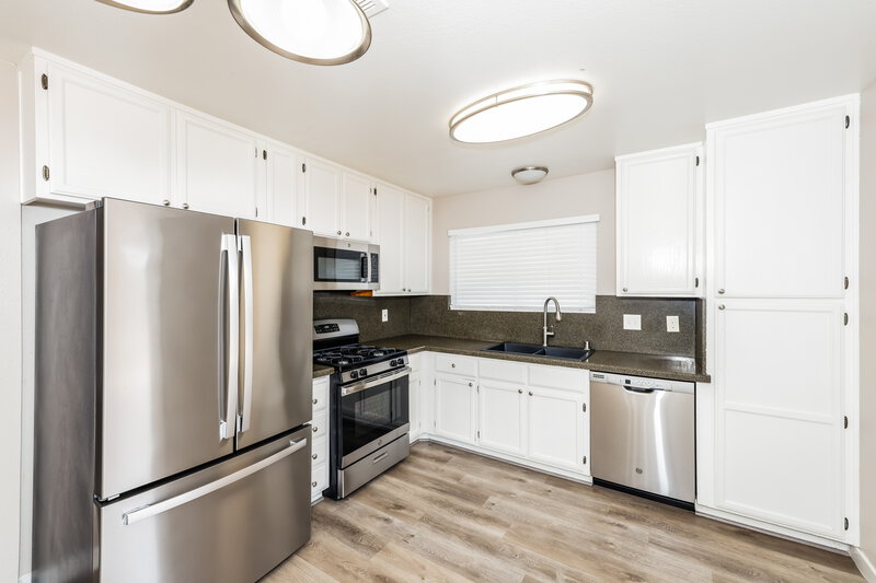 2,125/Mo, 601 Freeburg Pl Las Vegas, NV 89123 Kitchen View 2