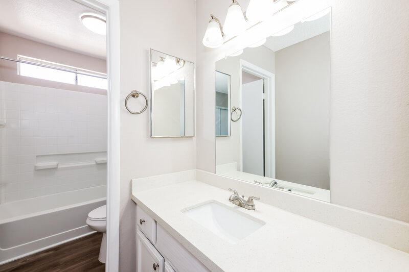 2,125/Mo, 601 Freeburg Pl Las Vegas, NV 89123 Main Bathroom View