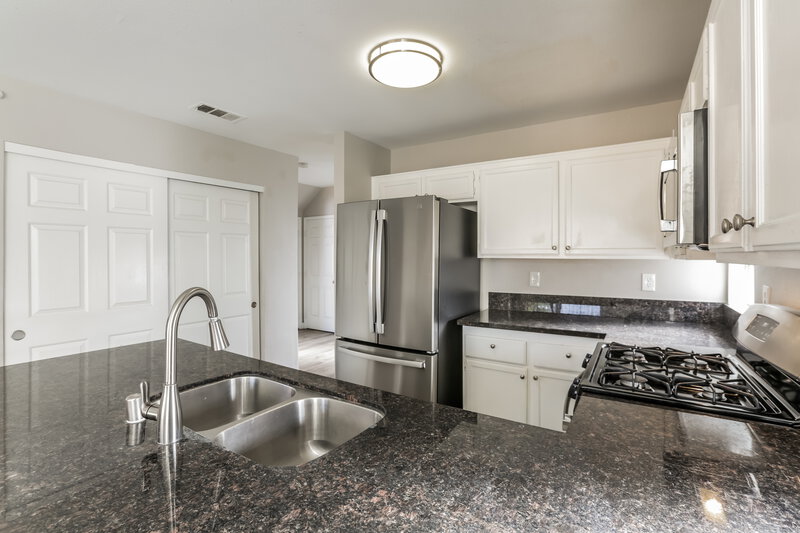 1,875/Mo, 2435 Sunset Peak St Las Vegas, NV 89142 Kitchen View