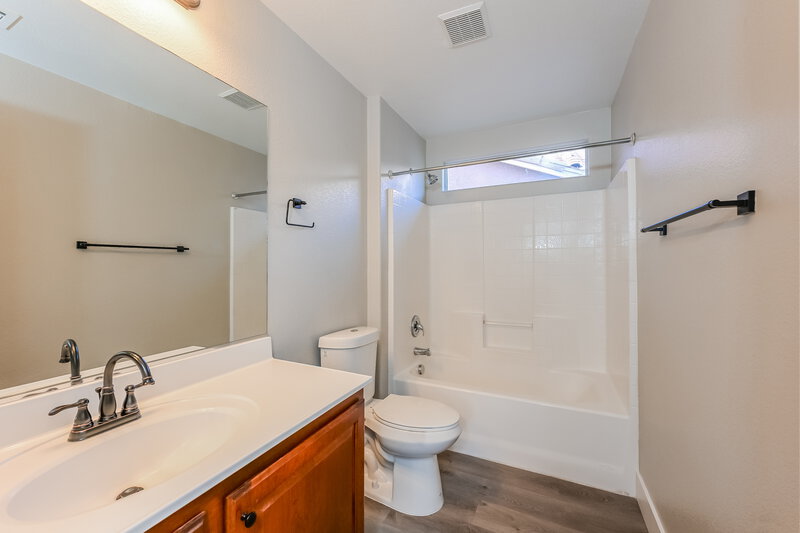 2,225/Mo, 9281 William Hill Ave Las Vegas, NV 89148 Bathroom View