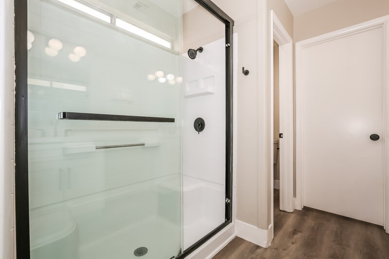 1,970/Mo, 7231 Nordic Lights Dr Las Vegas, NV 89119 Main Bathroom View 2