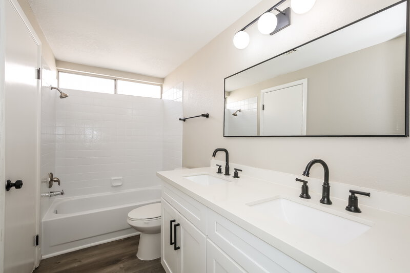 1,970/Mo, 7231 Nordic Lights Dr Las Vegas, NV 89119 Bathroom View