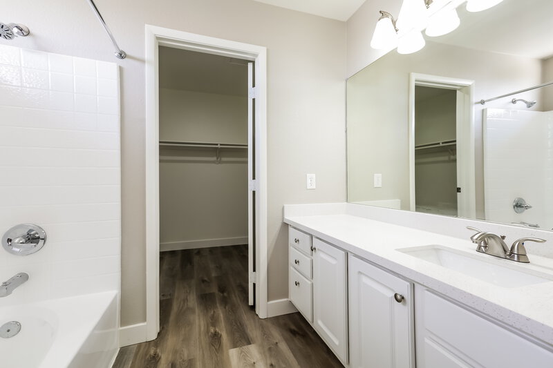 2,340/Mo, 8652 W Majestic Pine Ave Las Vegas, NV 89143 Main Bathroom View