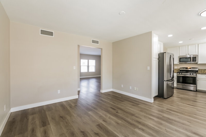 3,190/Mo, 4288 Apex Dr Las Vegas, NV 89147 Dining Room View 2