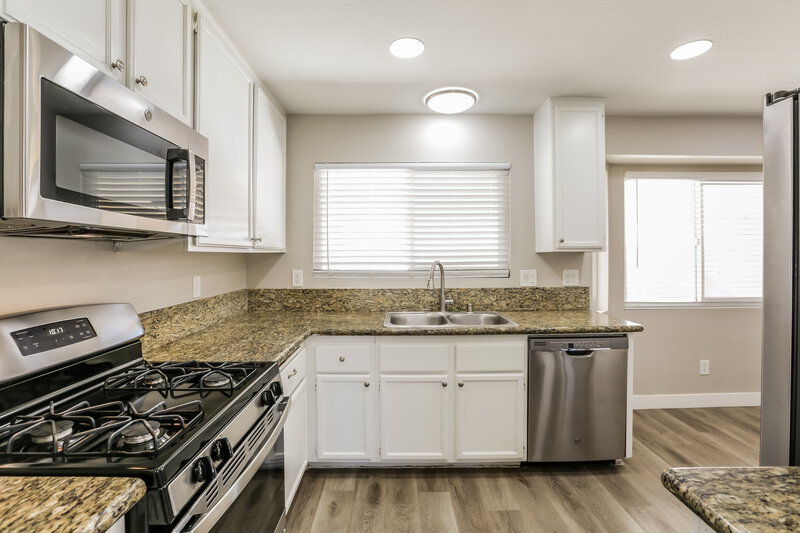 3,190/Mo, 4288 Apex Dr Las Vegas, NV 89147 Kitchen View 2