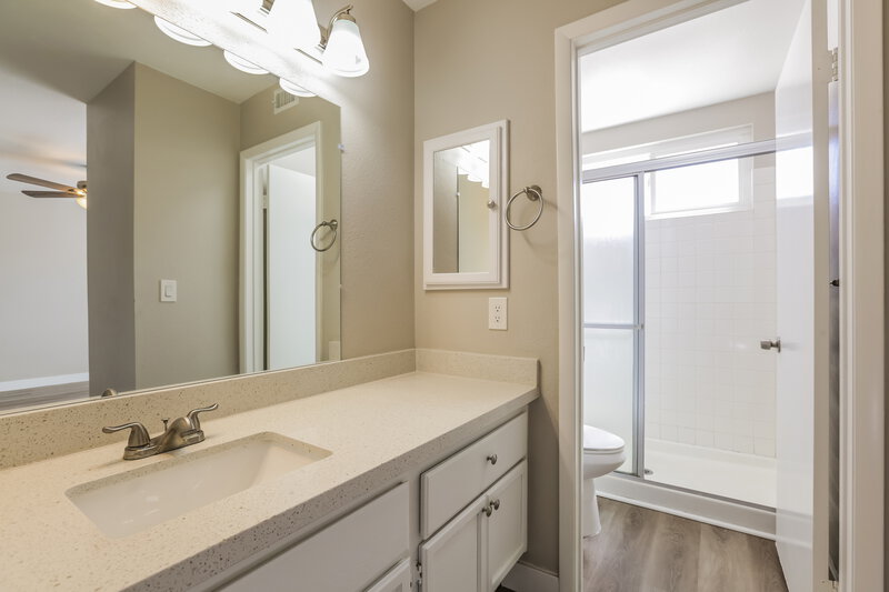 3,190/Mo, 4288 Apex Dr Las Vegas, NV 89147 Main Bathroom View