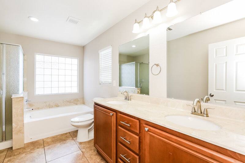 2,025/Mo, 25 Copper Pine Ave North Las Vegas, NV 89031 Main Bathroom View