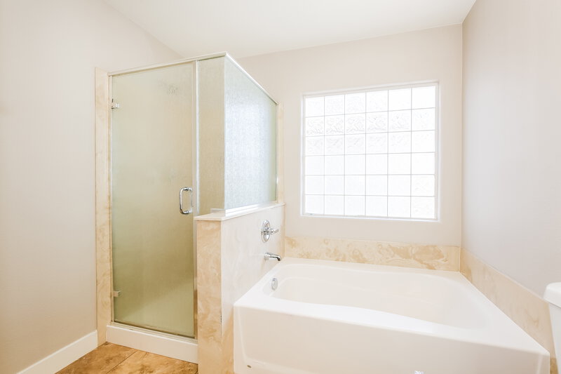 2,025/Mo, 25 Copper Pine Ave North Las Vegas, NV 89031 Main Bathroom View 2