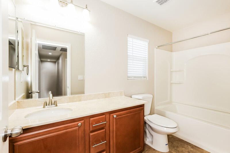 2,025/Mo, 25 Copper Pine Ave North Las Vegas, NV 89031 Bathroom View