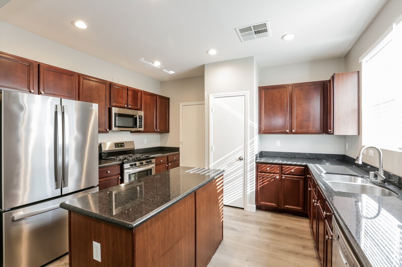 2,230/Mo, 9007 Ellenbrook St Las Vegas, NV 89148 Kitchen View 2