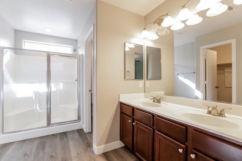 2,230/Mo, 9007 Ellenbrook St Las Vegas, NV 89148 Main Bathroom View