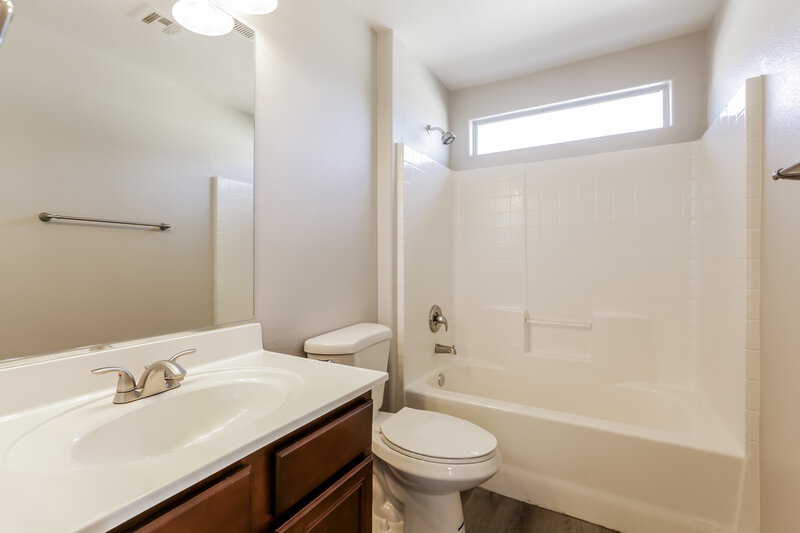 2,230/Mo, 9007 Ellenbrook St Las Vegas, NV 89148 Bathroom View