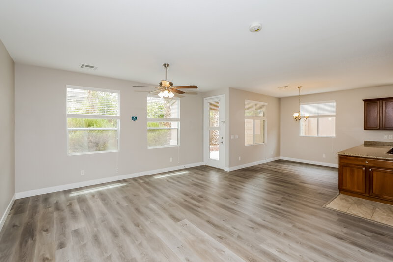 2,175/Mo, 7369 Fountain Crest Ave Las Vegas, NV 89113 Living Room View