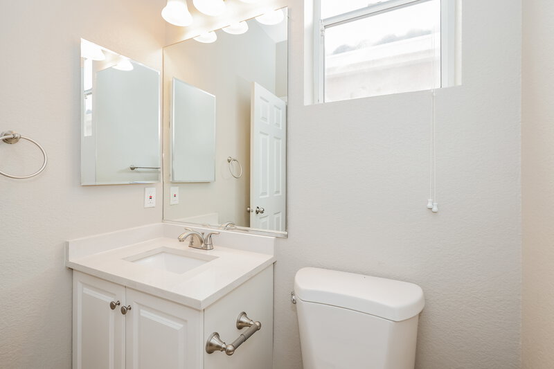 2,175/Mo, 7369 Fountain Crest Ave Las Vegas, NV 89113 Bathroom View