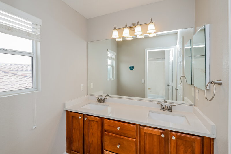 2,175/Mo, 7369 Fountain Crest Ave Las Vegas, NV 89113 Bathroom View 2