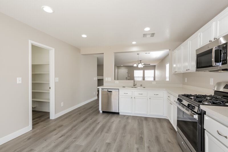 2,320/Mo, 615 Backbone Mountain Dr Henderson, NV 89012 Kitchen View