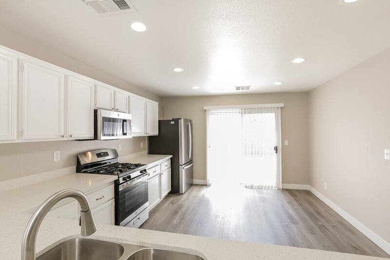 2,320/Mo, 615 Backbone Mountain Dr Henderson, NV 89012 Kitchen View 2
