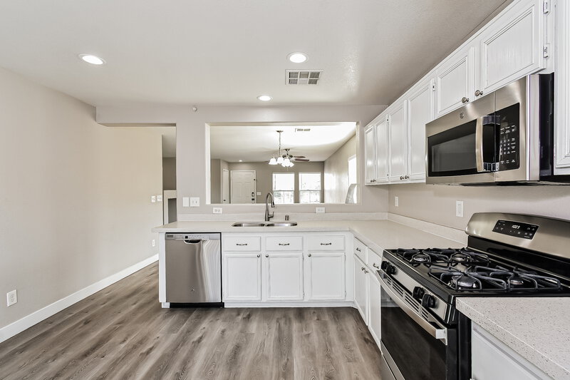 2,070/Mo, 615 Backbone Mountain Dr Henderson, NV 89012 Kitchen View 2