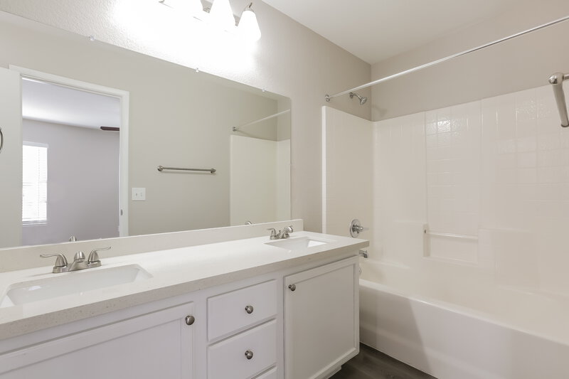 2,320/Mo, 615 Backbone Mountain Dr Henderson, NV 89012 Main Bathroom View