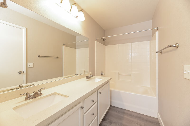 3,120/Mo, 615 Backbone Mountain Dr Henderson, NV 89012 Main Bathroom View