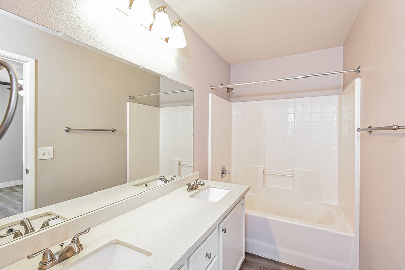 2,070/Mo, 615 Backbone Mountain Dr Henderson, NV 89012 Main Bathroom View