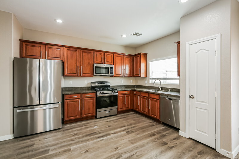 2,330/Mo, 1081 Crescent Falls St Henderson, NV 89011 Kitchen View