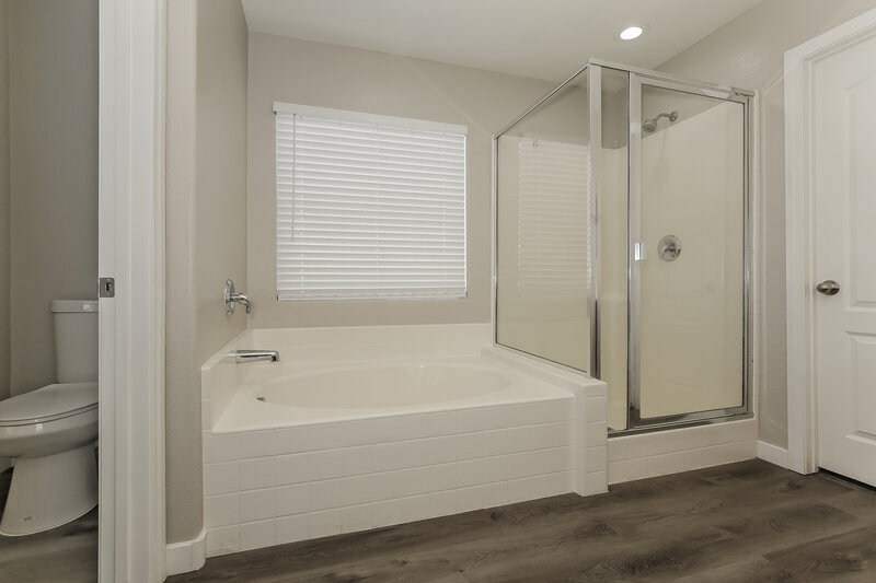 2,340/Mo, 1081 Crescent Falls St Henderson, NV 89011 Main Bathroom View