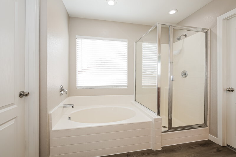 2,330/Mo, 1081 Crescent Falls St Henderson, NV 89011 Main Bathroom View