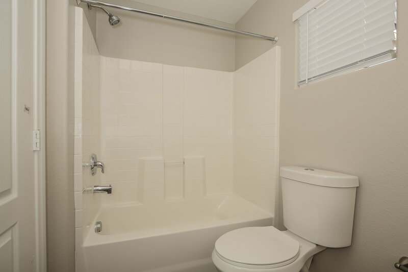 2,340/Mo, 1081 Crescent Falls St Henderson, NV 89011 Bathroom View 2