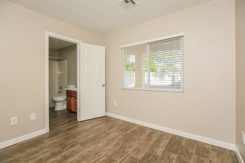 2,245/Mo, 5347 S Galanthus St Las Vegas, NV 89113 Bedroom View