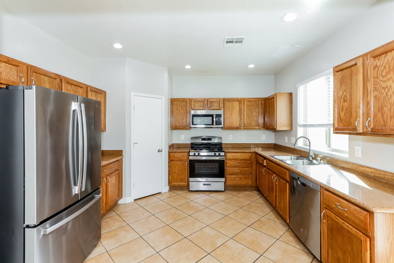 1,965/Mo, 4353 W Galapagos Ave North Las Vegas, NV 89084 Kitchen View