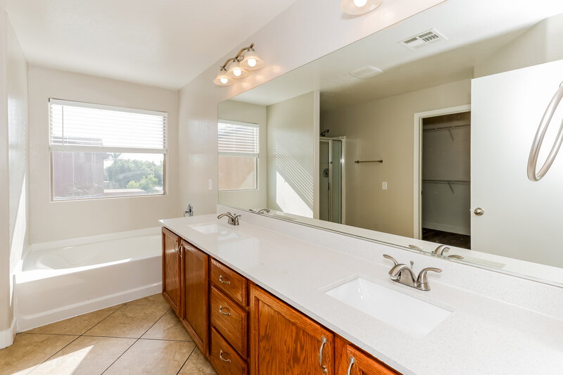 1,965/Mo, 4353 W Galapagos Ave North Las Vegas, NV 89084 Main Bathroom View