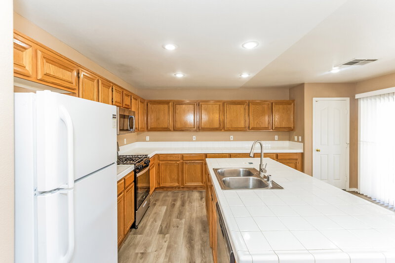 4,060/Mo, 9060 Malarga St Las Vegas, NV 89123 Kitchen View