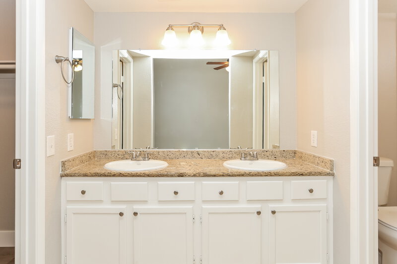 1,960/Mo, 7000 Glass Slipper Ct Las Vegas, NV 89130 Main Bathroom View