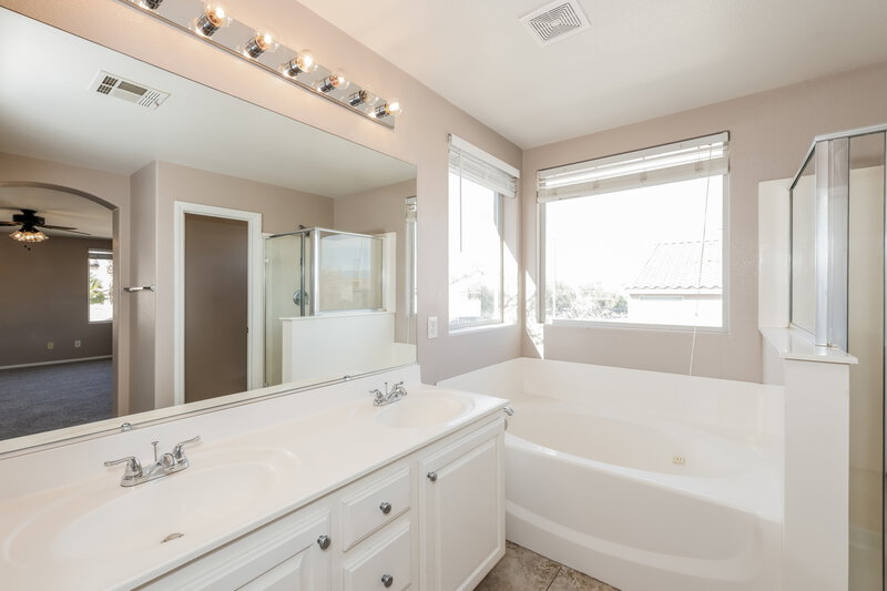 2,535/Mo, 944 Lucky Bamboo Dr Henderson, NV 89052 Main Bathroom View