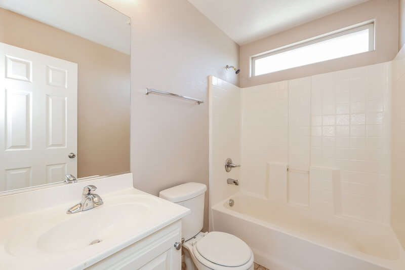 2,535/Mo, 944 Lucky Bamboo Dr Henderson, NV 89052 Bathroom View