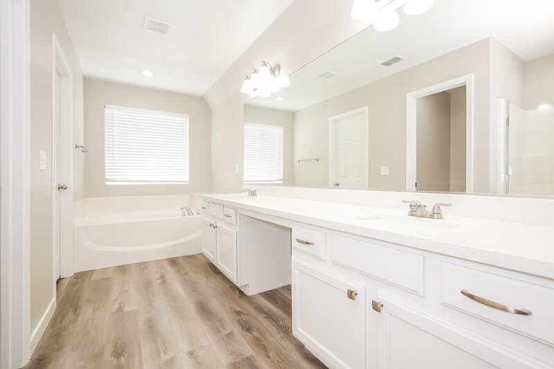 2,360/Mo, 8356 Fort Sedgwick Ave Las Vegas, NV 89131 Main Bathroom View