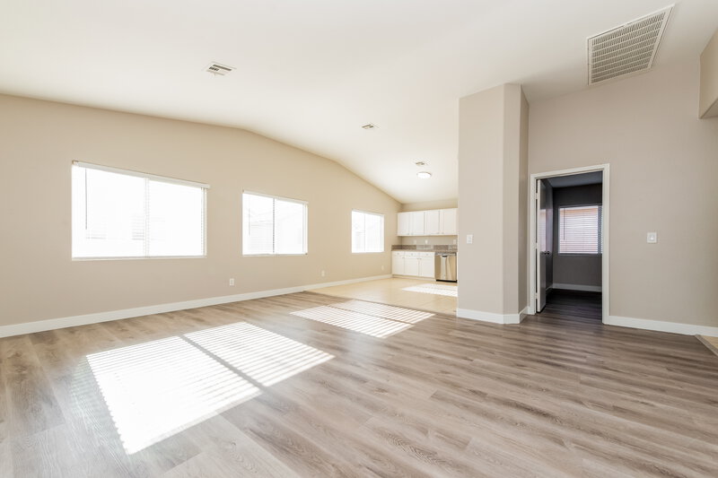 1,900/Mo, 4511 Grotto Ct North Las Vegas, NV 89031 Living Room View