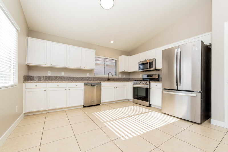 1,900/Mo, 4511 Grotto Ct North Las Vegas, NV 89031 Kitchen View