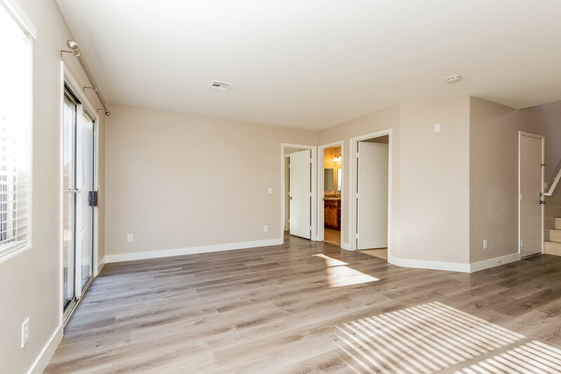 1,900/Mo, 4511 Grotto Ct North Las Vegas, NV 89031 Family Room View 2