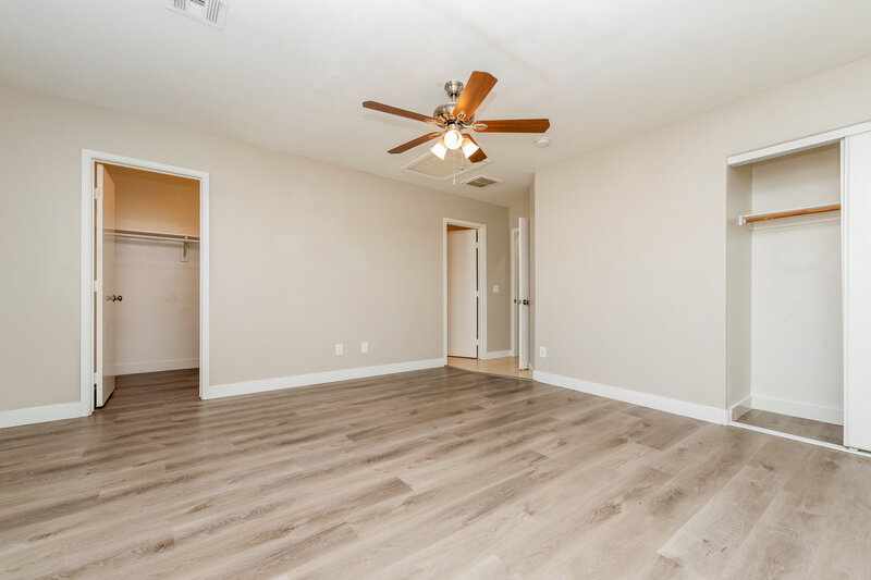 1,900/Mo, 4511 Grotto Ct North Las Vegas, NV 89031 Main Bedroom View 2