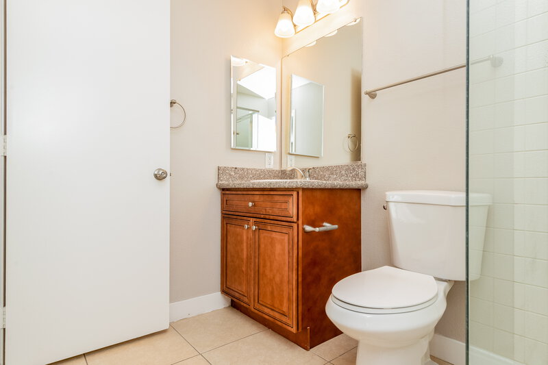 1,900/Mo, 4511 Grotto Ct North Las Vegas, NV 89031 Main Bathroom View
