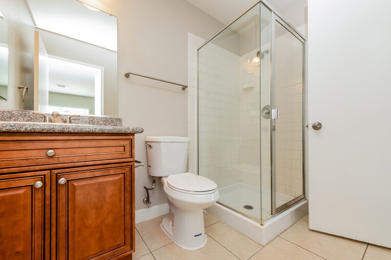 1,900/Mo, 4511 Grotto Ct North Las Vegas, NV 89031 Main Bathroom View 2