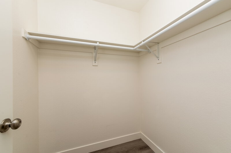 1,900/Mo, 4511 Grotto Ct North Las Vegas, NV 89031 Walk In Closet View